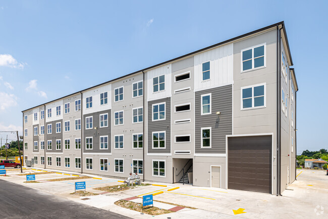 Building Photo - Apartments at Andover