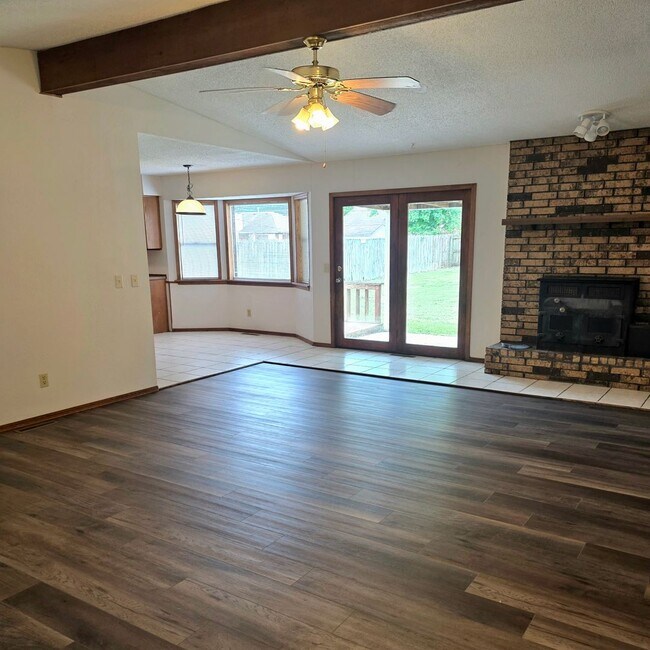 Building Photo - 3228 W Village Ln