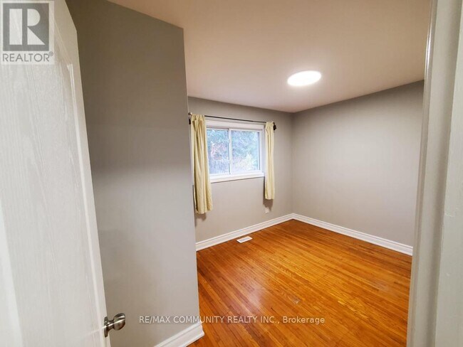 Building Photo - 11 Northfield Rd