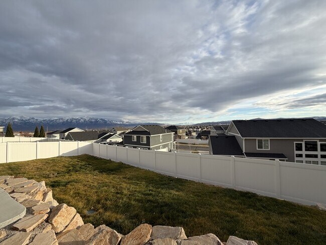 Foto del edificio - 7603 Scenic Maple Dr