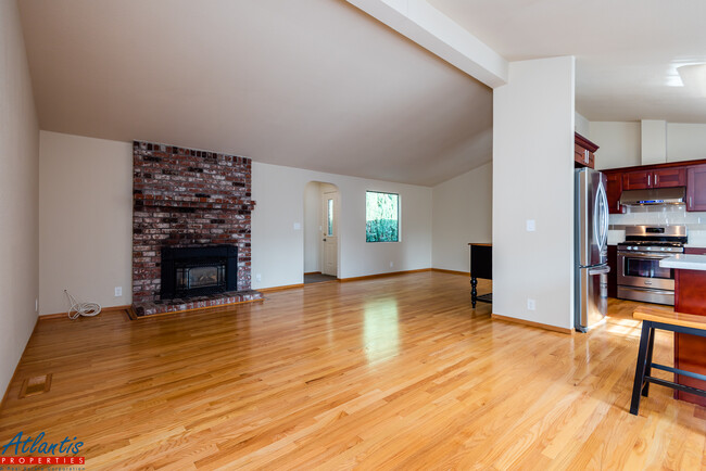 Building Photo - 14355 La Rinconada Dr