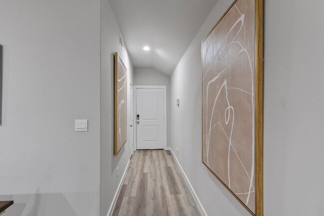 Foto del edificio - 7705 Brown Bark Rd