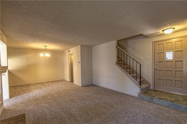 Building Photo - 2027 Via Corona