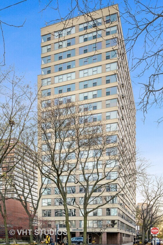 Foto principal - 2970 N Lake Shore Dr