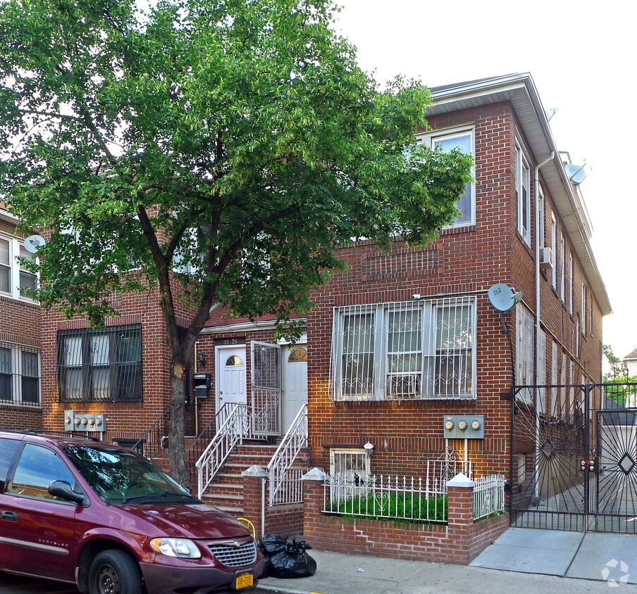 Building Photo - 3525 90th St