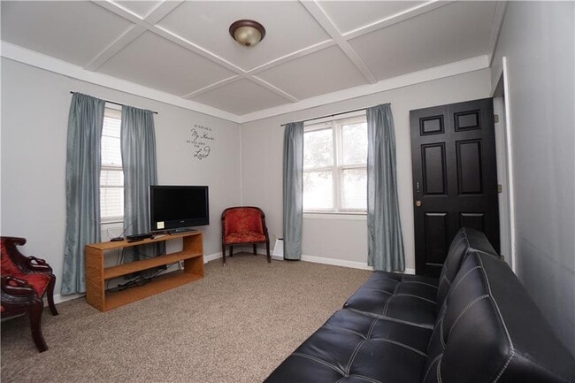 Building Photo - 98 Sterry St