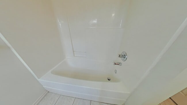Building Photo - 1st Floor Condo w/ Large Living Room and E...
