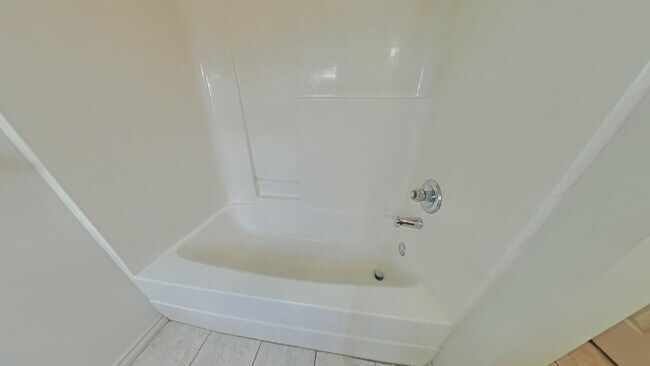 Foto del edificio - 1st Floor Condo w/ Large Living Room and E...
