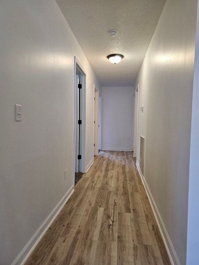 Building Photo - 1544 Diuguid Dr