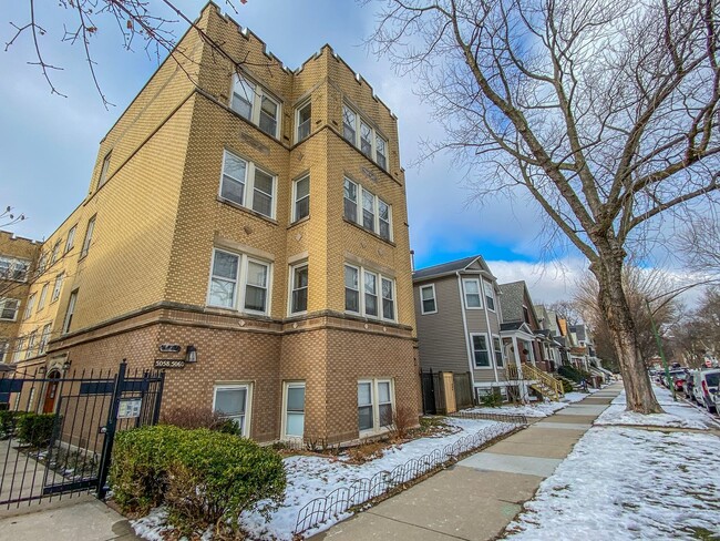 Building Photo - 5058 N Claremont Ave