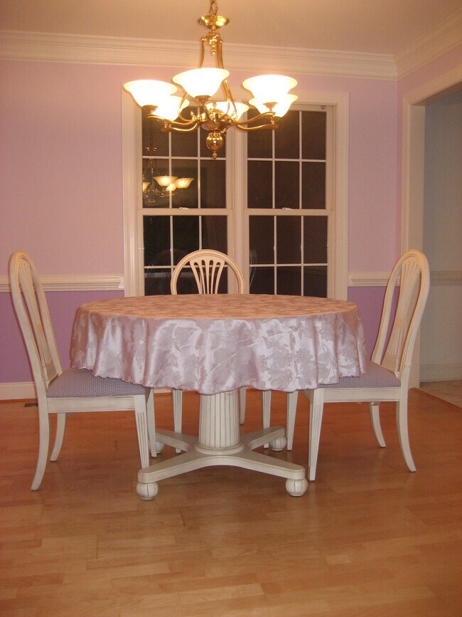 Comedor - 4924 Lippingham Dr