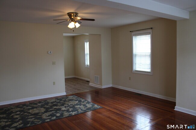 Building Photo - 6 Sunnyside E Rd