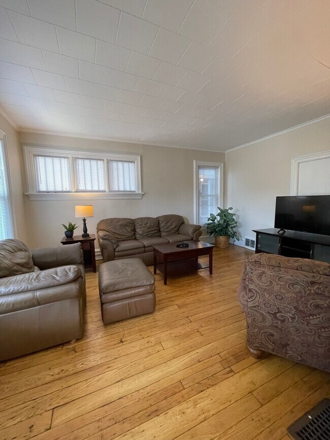 Foto del edificio - 1148 Memorial Ave