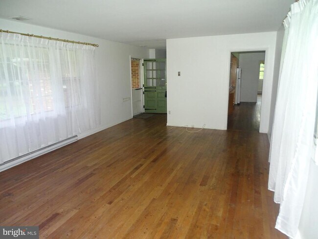 Foto del edificio - 449 W Street Rd