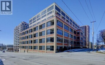Building Photo - 112 Benton St