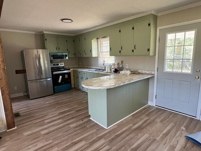 Building Photo - Spacious 4-Bed, 2-Bath Country Home - 1 Acre of Privacy
