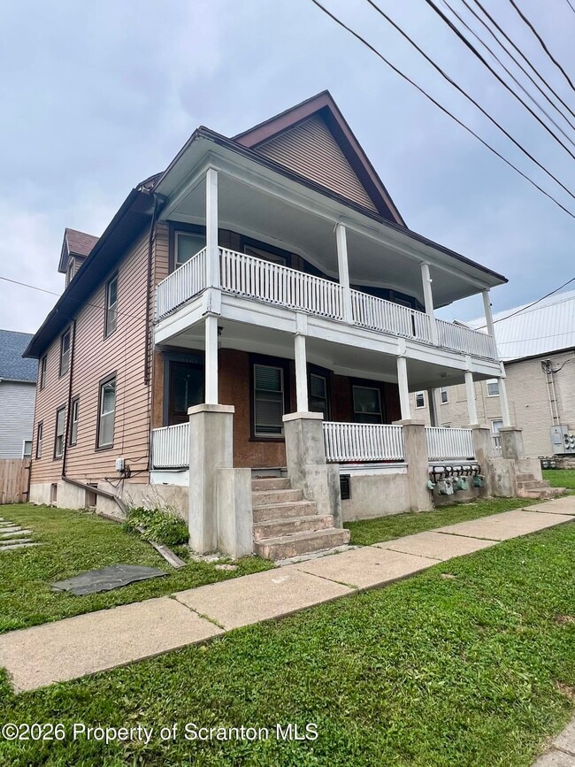 Building Photo - 1405 Linden St