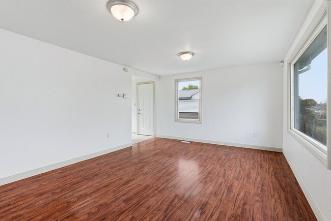 Building Photo - Charming 4 Bed, 2 Bath w/ Garage! *HOLIDAY SPECIAL: $1,000 OFF!*