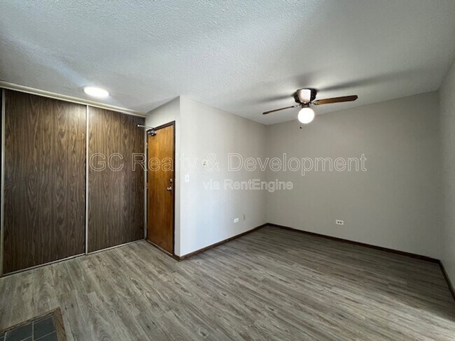 Foto del edificio - 7030 Barrington Ct