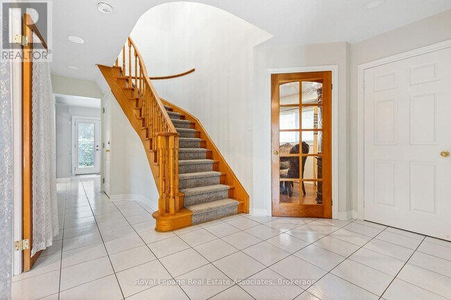 Building Photo - 6796 Dillingwood Dr