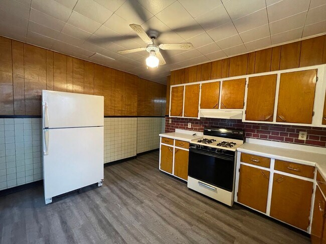Foto del edificio - 2549 Elmwood St