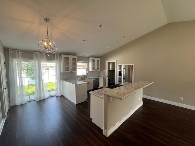 Building Photo - 5 bedroom house for rent