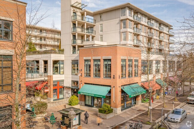 Photo du bâtiment - University MarketPlace Apartments
