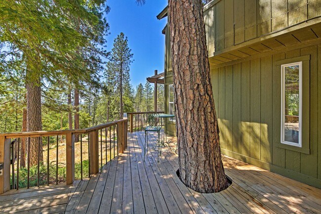 Building Photo - 8900 Horse Cyn Wy
