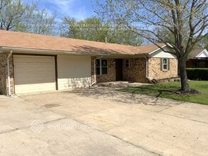 Building Photo - 3325 Hummingbird Ln