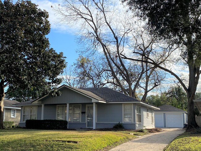 Building Photo - Recently renovated 3 bedroom home for leas...