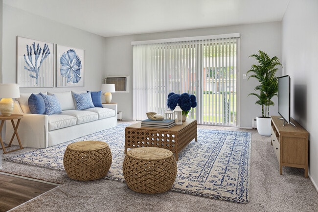 1CS- Living Room - Independence Square Apartments