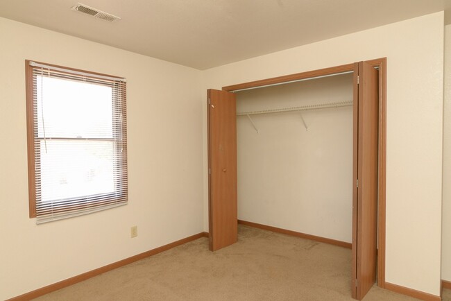 Building Photo - 2504 Southridge Dr