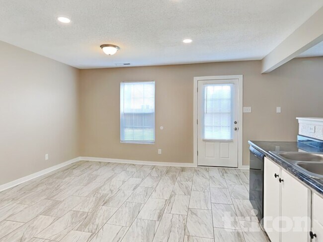 Foto del edificio - 675 Country Gate Dr