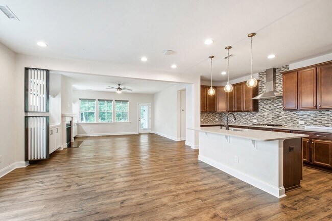 Foto del edificio - Live Beautifully in This Upgraded 4-Bedroom Home in Apex!