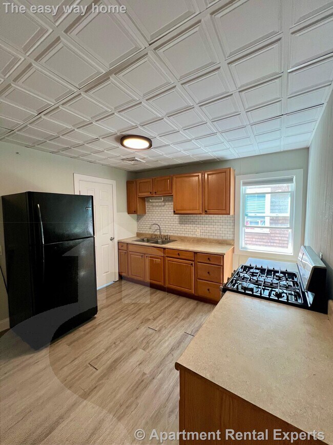 Building Photo - 41 Simpson Ave