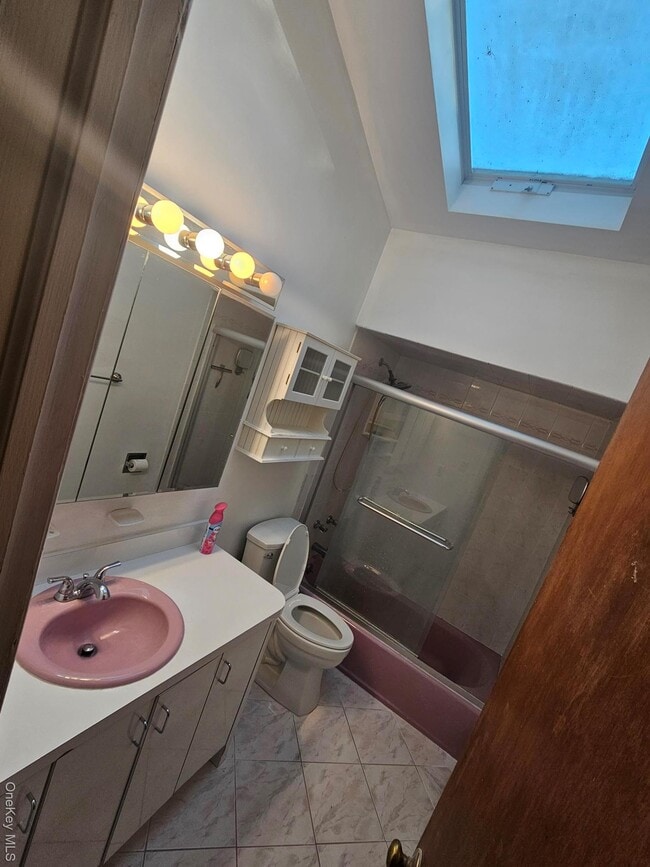 Building Photo - 93 W 6th St