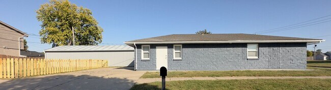 Building Photo - Charming 2Bed/2Bath Home