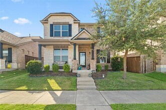 Building Photo - 2141 Olivereta Dr
