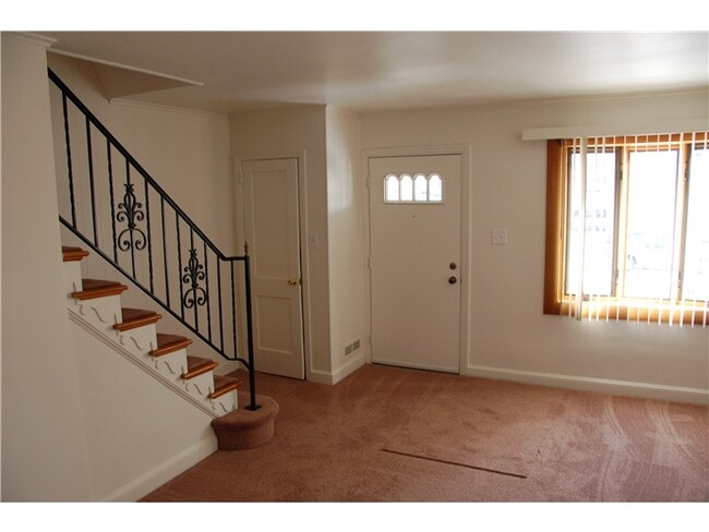Building Photo - 609 Greenhill Ave