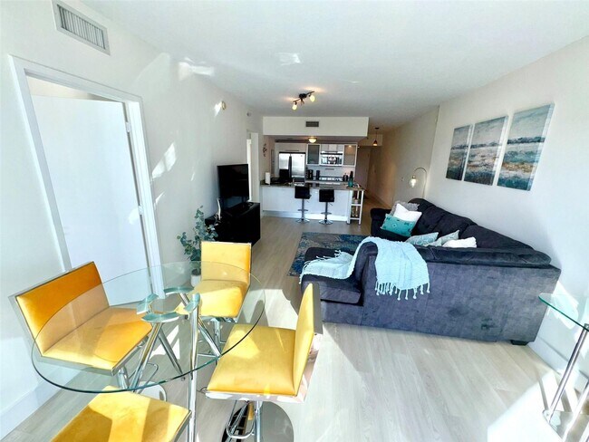 Foto del edificio - 185 SW 7th St