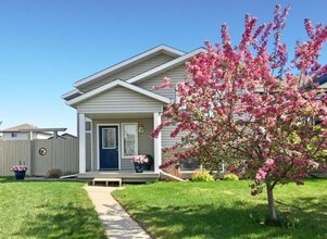 Building Photo - 30 Pinnacle Grove