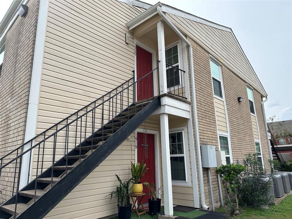 Foto principal - 2750 Holly Hall St