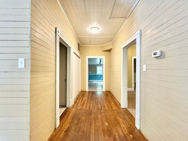 Foto del edificio - 2 Bedroom in College Hill Convenient to UN...