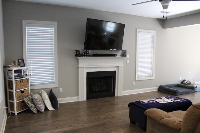 Foto del edificio - 130 Pinebranch Ct