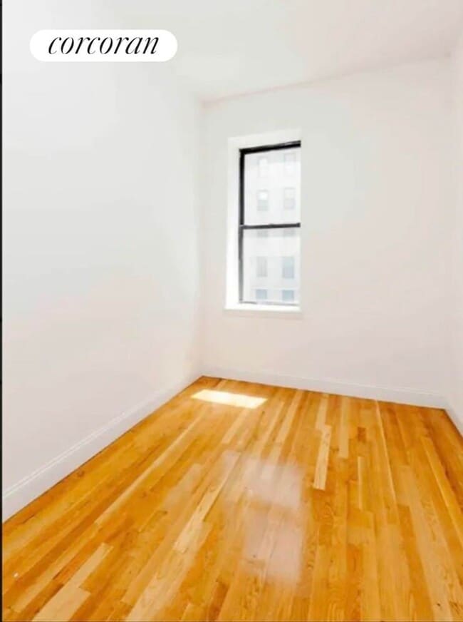 Building Photo - 230 E 27th St