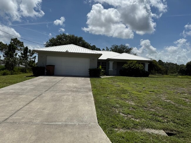 Building Photo - 689 Foxchase Dr