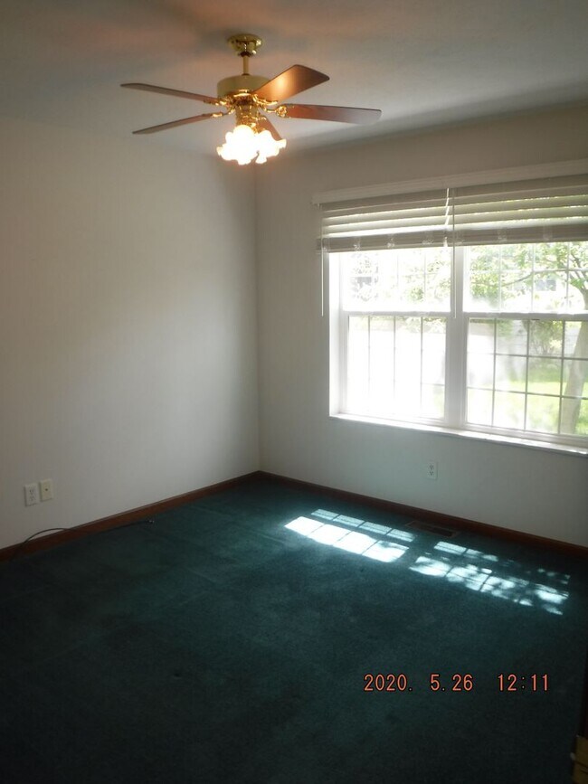 Building Photo - Spacious 3 Bedroom Home in Aspen Place Nei...