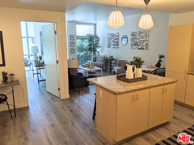 Foto del edificio - 630 W 6th St