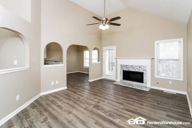 Building Photo - Amazing Two story in Riverdale