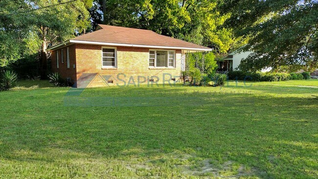 Foto del edificio - Charming 3 Bedroom Macon Home - Move in by...